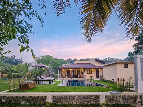 Kolam renang di atau dekat dengan Aaryana Lagoon
