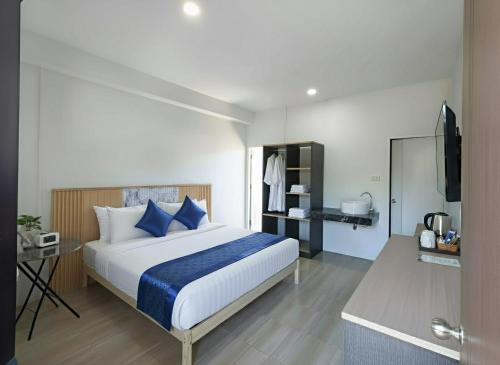 Katil atau katil-katil dalam bilik di Ko Lanta Hotels and Working Space