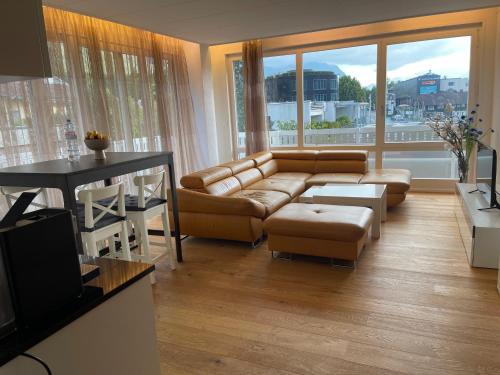 Modernes Luxus Apartment direkt neben Shopping und Bus