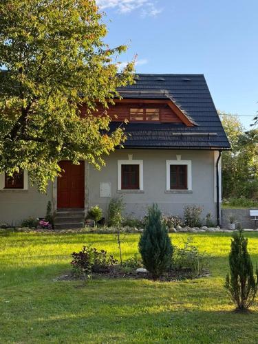 Chalupa mezi stezkami