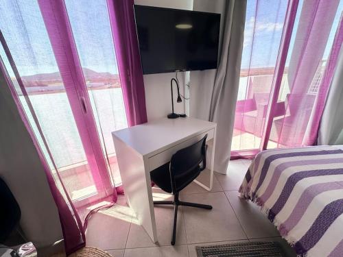 Candy Cotton - AC, Desk with natural light, Pool, Terrace and High speed internet