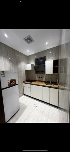 Dapur atau dapur kecil di غرفتين وصالة أنيقة