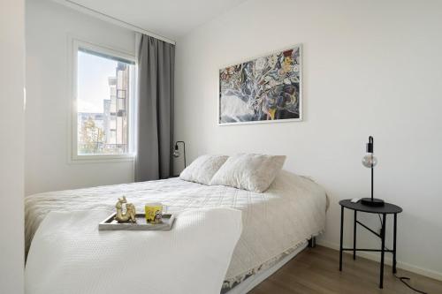 Postel nebo postele na pokoji v ubytování Arctic City Suite, Free Wifi