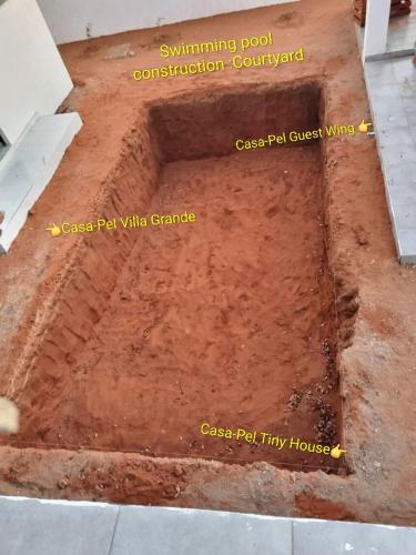 a concrete floor with some dirt and some yellow words at Casa-Pel Tiny House in Palatswe