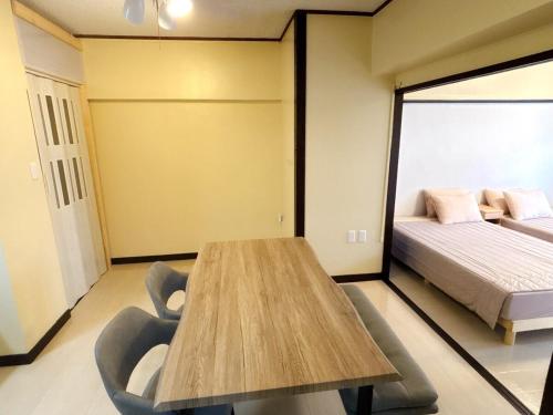 Una cama o camas en una habitación de Base203