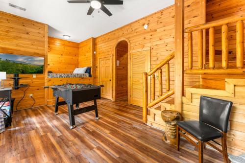 Briar Brook - Private Smoky Mountain Luxury Log Home with 2 Fireplaces, Hot Tub & Community Pool photo 14