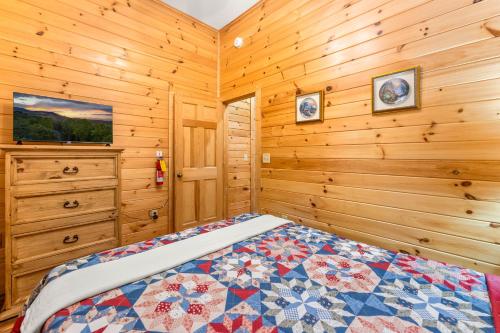 Briar Brook - Private Smoky Mountain Luxury Log Home with 2 Fireplaces, Hot Tub & Community Pool photo 12