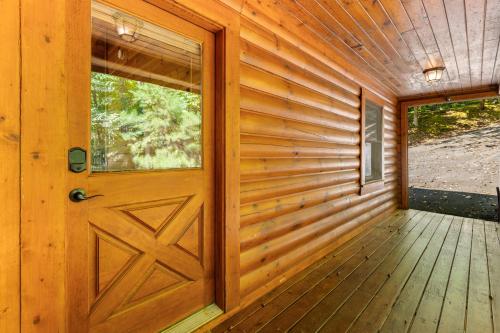 Briar Brook - Private Smoky Mountain Luxury Log Home with 2 Fireplaces, Hot Tub & Community Pool photo 57