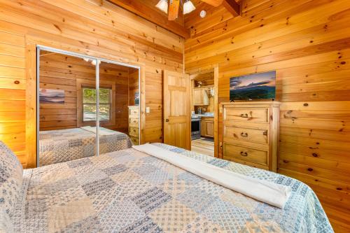 Briar Brook - Private Smoky Mountain Luxury Log Home with 2 Fireplaces, Hot Tub & Community Pool photo 6