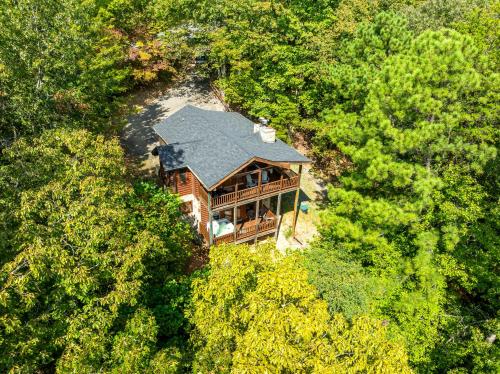 Briar Brook - Private Smoky Mountain Luxury Log Home with 2 Fireplaces, Hot Tub & Community Pool photo 7