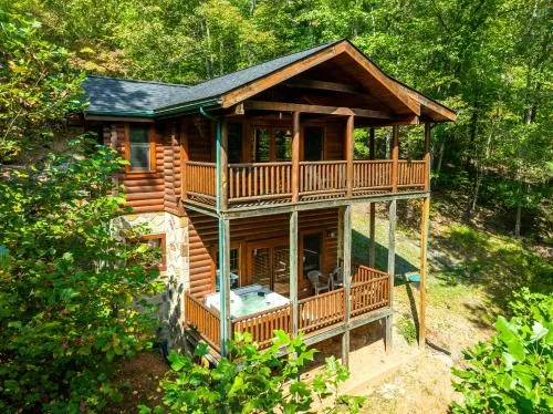 Briar Brook - Private Smoky Mountain Luxury Log Home with 2 Fireplaces, Hot Tub & Community Pool photo 1