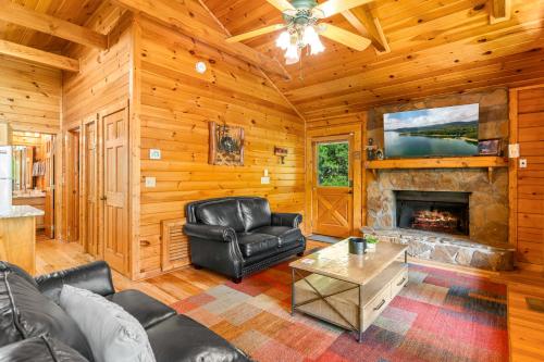 Briar Brook - Private Smoky Mountain Luxury Log Home with 2 Fireplaces, Hot Tub & Community Pool photo 51