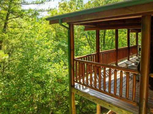 Briar Brook - Private Smoky Mountain Luxury Log Home with 2 Fireplaces, Hot Tub & Community Pool photo 59