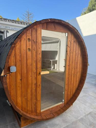 Luxury Villa Sleeps 15, Heated Pool, Jacuzzi, Sauna, & Gym