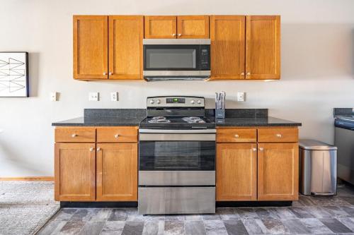 a kitchen with a stove and a microwave at Landing Stunning 1BD Courtyard in Leavenworth