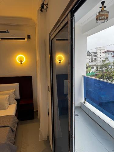 a room with a window and a bed and a television at Sublime appartement à Bonamoussadi in Douala