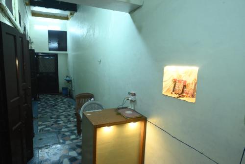 a hallway with a table and a painting on the wall at Hotel Ajanta Rekabganj Faizabad Ayodhya in Jāmb