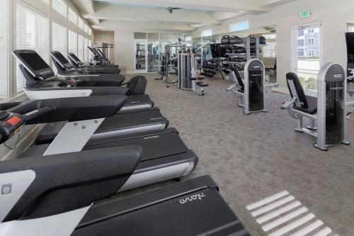Fitness centrum a/nebo fitness zařízení v ubytování Landing Spectacular 2BD Gym