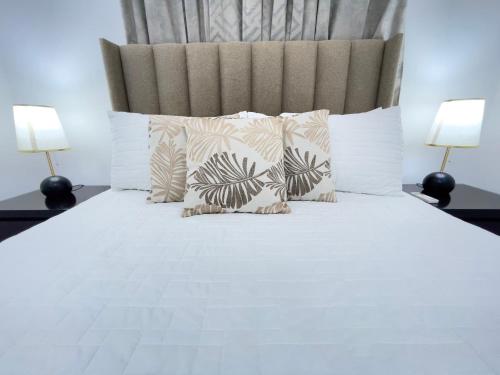 Encanto Luxury Stay - Romana del Oesteにあるベッド