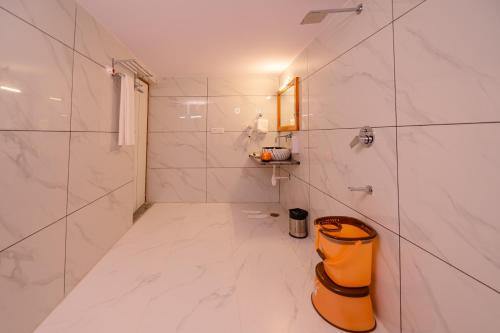 Un baño de Inara Camp