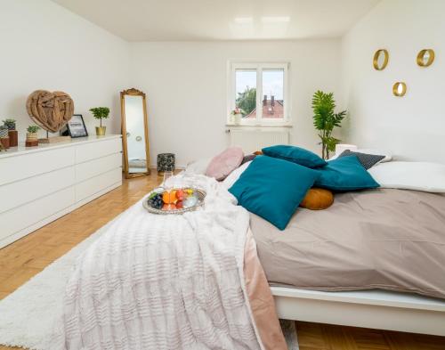 Кровать или кровати в номере EG Links City Wohnung nähe Salzburg