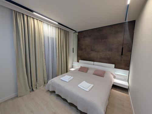 a bedroom with a bed with two pillows on it at Zenith DM 4 Otopeni and Therme Self Check-in and Free Parking in Otopeni