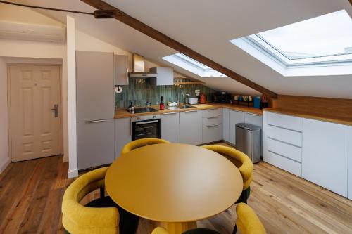 Exclusive Spaccanapoli Penthouse-Terrace with Lift By HouseinNaples photo 16