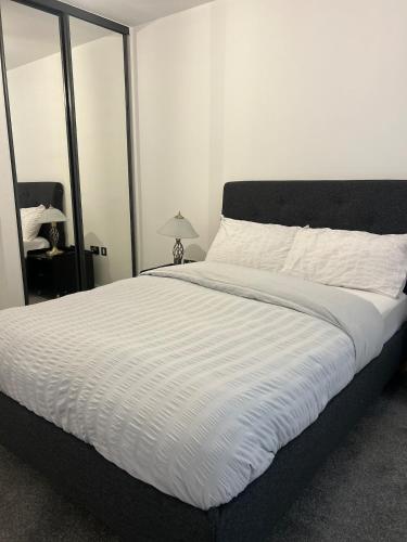 Ένα ή περισσότερα κρεβάτια σε δωμάτιο στο Cozy Stay