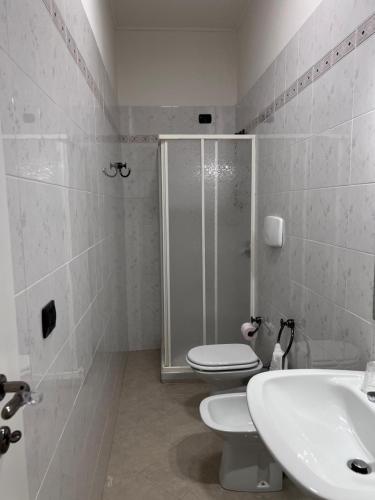 Brebei Niedda Hostelにあるバスルーム