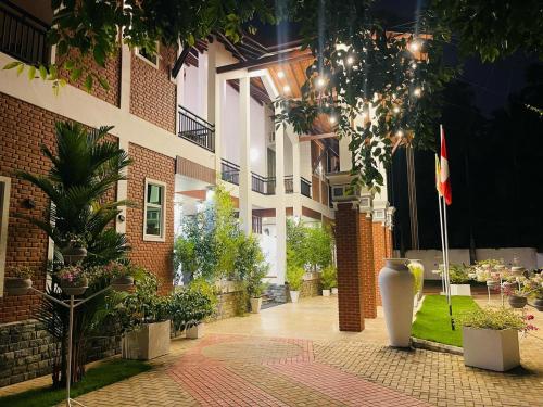 a courtyard of a building with a flag and plants at Even Beach Oasis in Waikkal