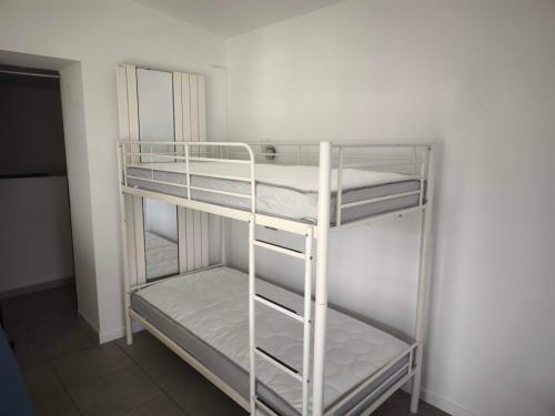 a room with two bunk beds in a room at Chez Mimi in Beaurepaire