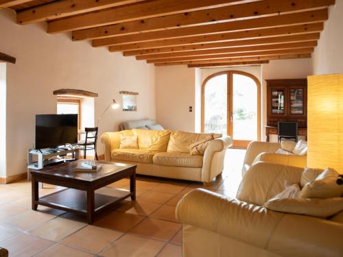 Istumisnurk majutusasutuses Maison 6p, 3ch, piscine chauffée, rivière, randonnée, proche VALLON Pt d'Arc