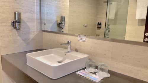 Koupelna v ubytování d'primahotel Kualanamu Airport Medan