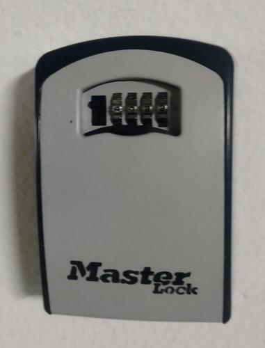 a metal box with a master tools sign on it at Deluxe Rue Bohème in Plasencia