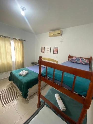 a bedroom with two bunk beds in a room at Cantinho da amizade in Florianópolis