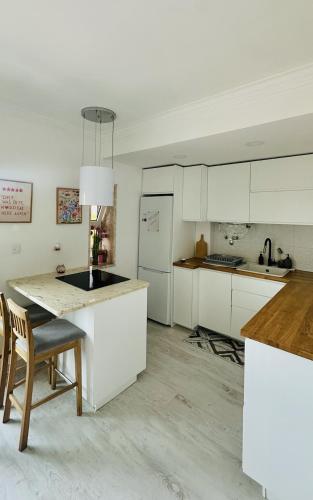 1 Bedroom SeaView Apart with private balcony, 5 min from beach Costa da Caparica