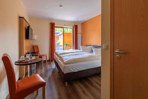 Postel nebo postele na pokoji v ubytování Badehaus Hotel & Restaurant