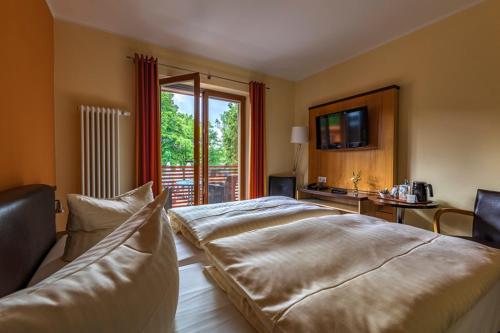 TV a/nebo společenská místnost v ubytování Badehaus Hotel & Restaurant