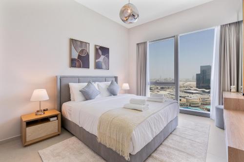 Postel nebo postele na pokoji v ubytování 2Bed with spectacular Burj Khalifa & fountain view
