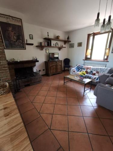 a living room with a couch and a fireplace at Vacanza nel boschetto in Narni