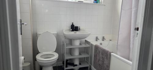 O baie la Langcliffe House - 3 Bed, Sleeps 5 - Garden, Parking & Wifi - Warwick