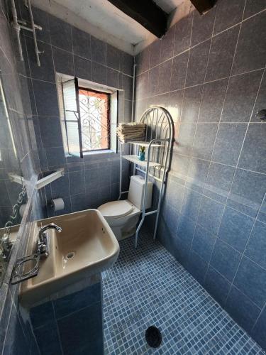 a small bathroom with a sink and a toilet at Camino Santa Prisca in Taxco de Alarcón