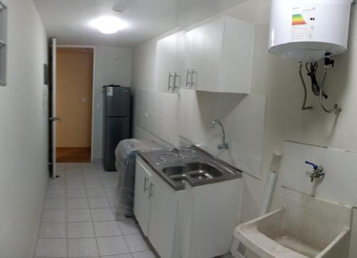 Cucina o angolo cottura di ESTANCIA EN APARTAMENTO EN Chiclayo