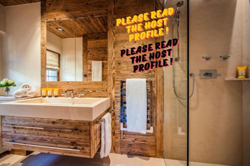 a bathroom with a sink and a shower at Luxuriöses Zermatt Chalet mit Pool & Jacuzzi in Zermatt