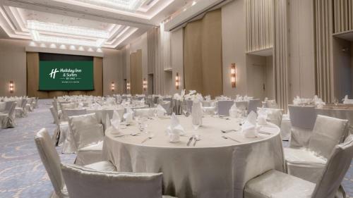 Zona business o sala conferenze di Holiday Inn & Suites Rayong City Centre by IHG