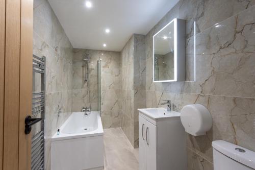 Koupelna v ubytování Flat 4 Garth House