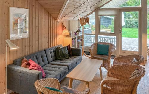 Χώρος καθιστικού στο Amazing Home In Stege With Wifi