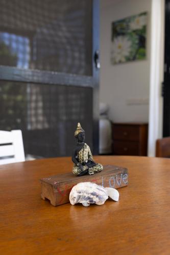 Foto dalla galleria di Zen Escape Guest House " Location 2" - Three listings - Nooky studio, Chillax Rest, Zen Garden Tiny Home a Brisbane