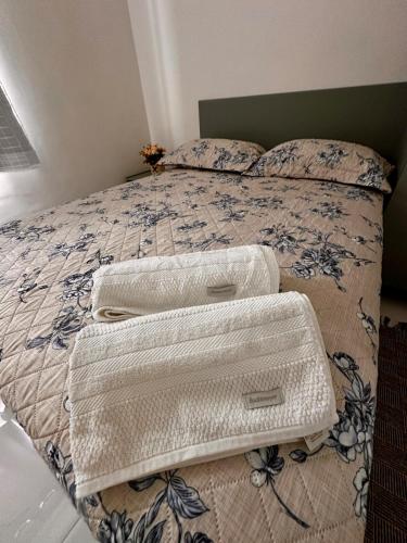 Ένα ή περισσότερα κρεβάτια σε δωμάτιο στο Apartamento 10 a 4 min da Basílica