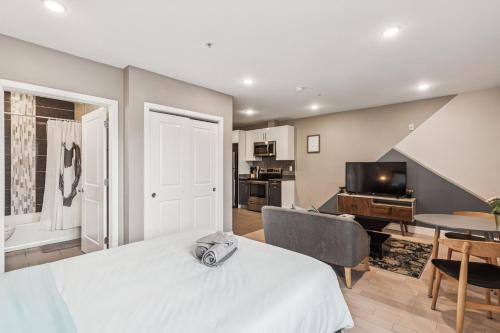 a bedroom with a white bed and a living room at Stay at Luna on Callowhill in Philadelphia